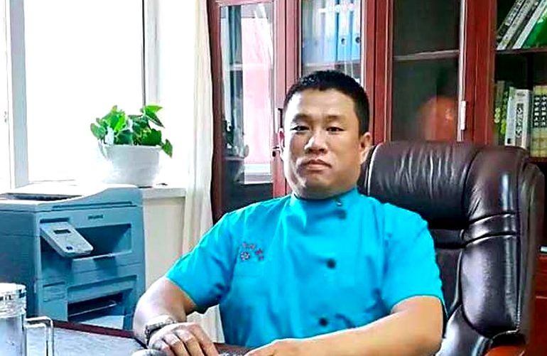 Гид клиники встречает пациентов