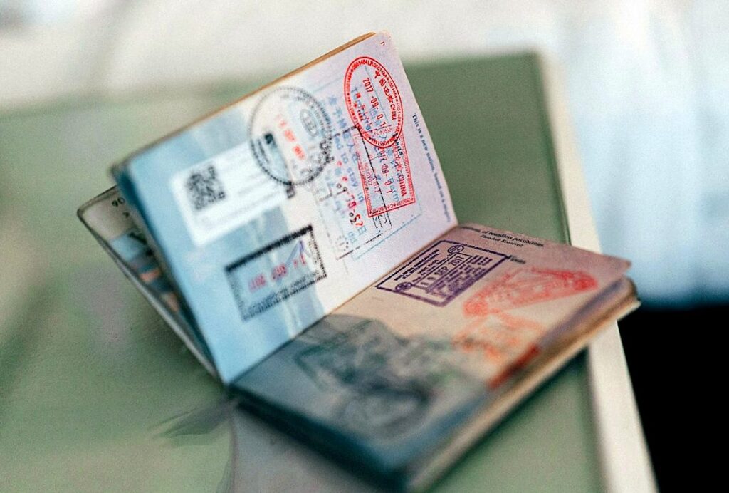 Загранпаспорт со штампами